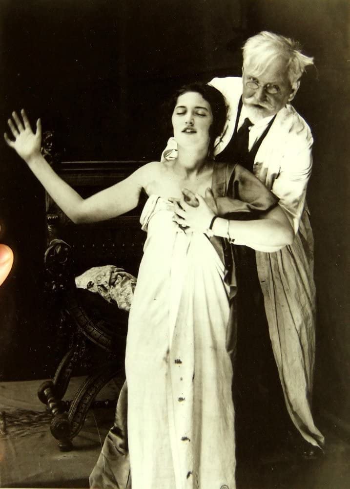 Alphonse Mucha 'The Studio' Reproduction Vintage 250gsm A4 & A3 Classic Art Nouveau Poster Print wall art poster – printed in Yorkshire